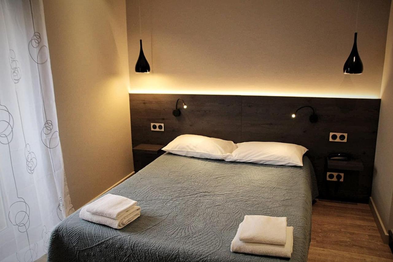 Hotel Le Pont Neuf Saint-Affrique Dış mekan fotoğraf
